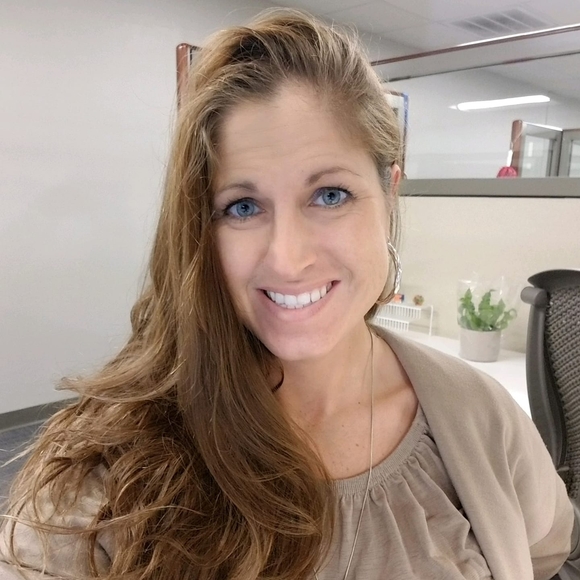 Meet your Posher, Holly - Picture 1 of 1